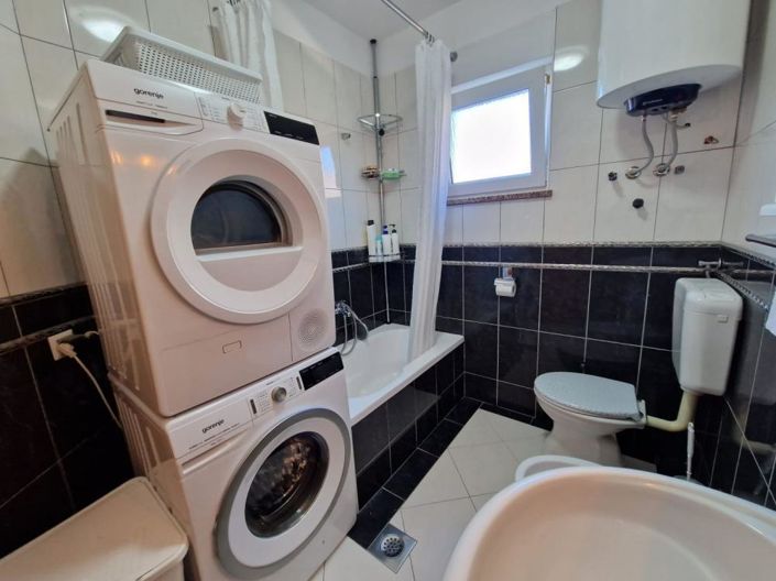 Image No.16-5 Bed Property for sale