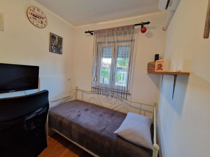 Image No.18-5 Bed Property for sale