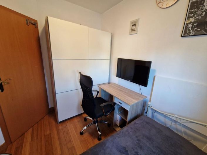 Image No.17-5 Bed Property for sale