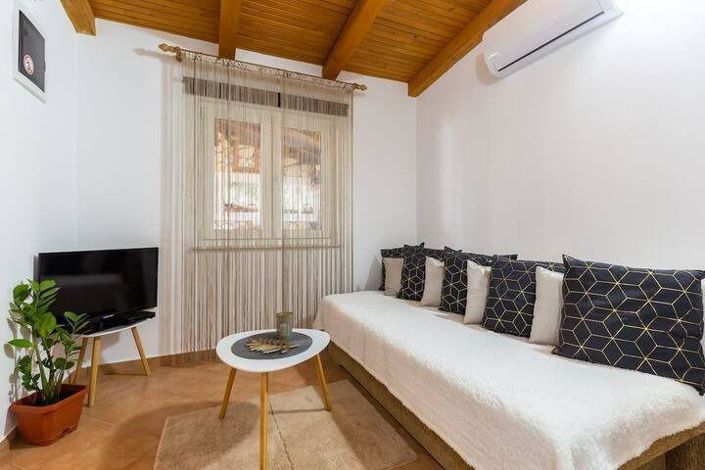 Image No.25-5 Bed Property for sale