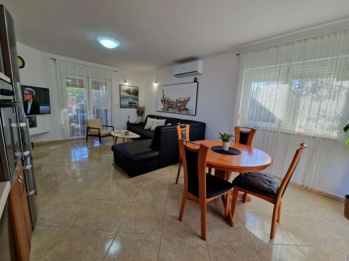 Image No.10-5 Bed Property for sale