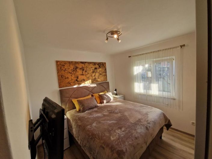 Image No.11-5 Bed Property for sale