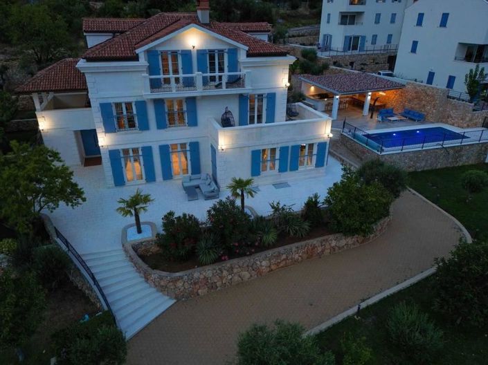 Image No.11-6 Bed Property for sale