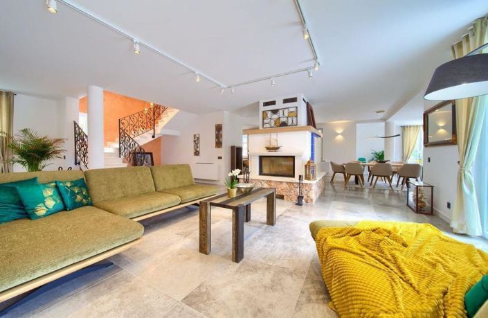 Image No.3-6 Bed Property for sale