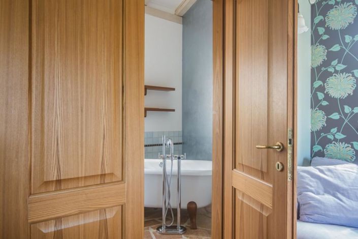 Image No.24-5 Bed Property for sale