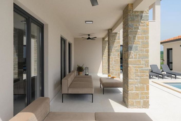 Image No.10-4 Bed Property for sale