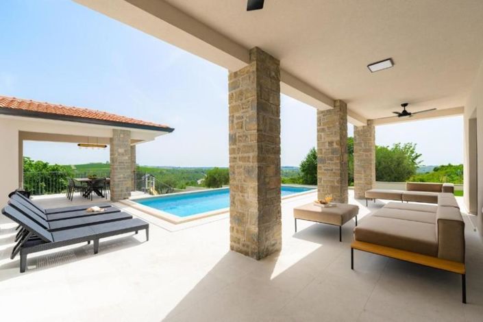 Image No.11-4 Bed Property for sale