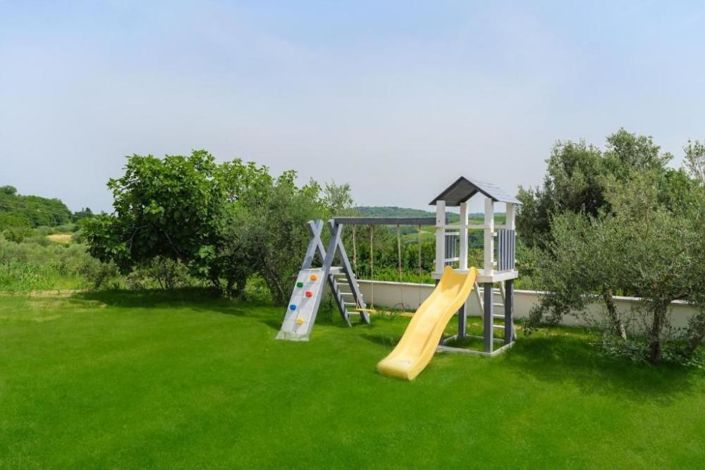 Image No.18-4 Bed Property for sale