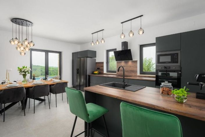 Image No.23-4 Bed Property for sale