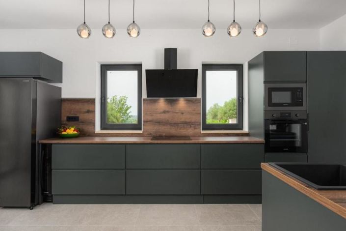 Image No.24-4 Bed Property for sale