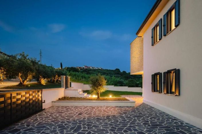 Image No.9-4 Bed Property for sale