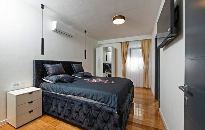 Image No.15-3 Bed Property for sale