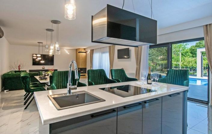 Image No.9-3 Bed Property for sale