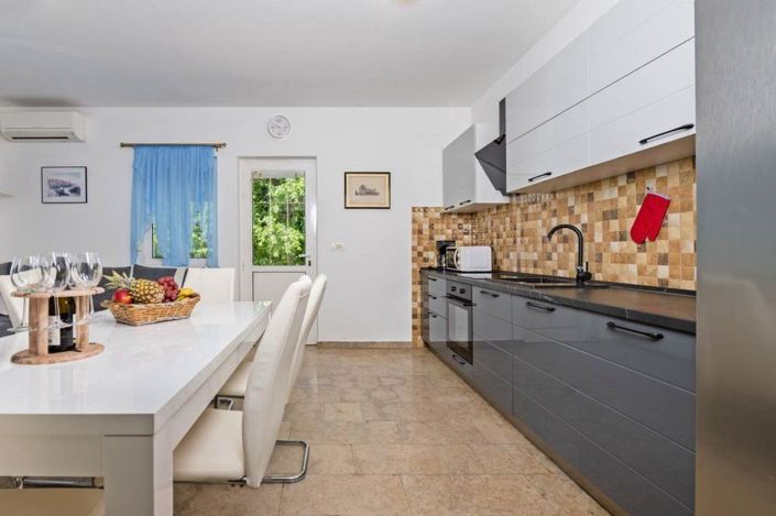 Image No.16-4 Bed Property for sale