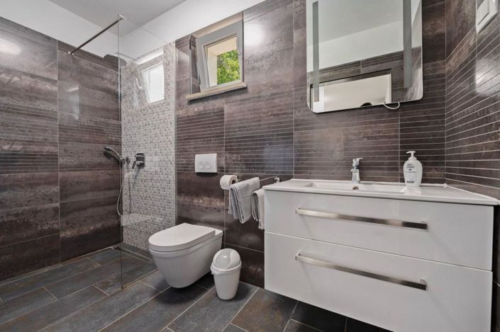 Image No.24-4 Bed Property for sale