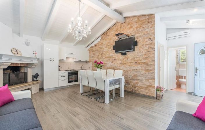 Image No.18-2 Bed Property for sale