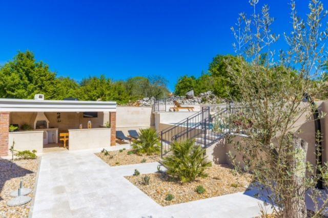 Image No.13-3 Bed Property for sale