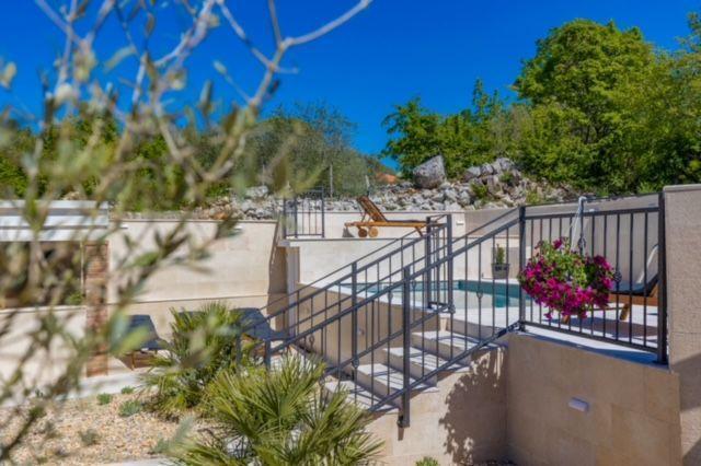 Image No.14-3 Bed Property for sale