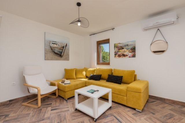 Image No.16-3 Bed Property for sale