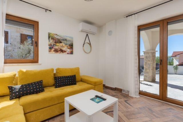 Image No.18-3 Bed Property for sale