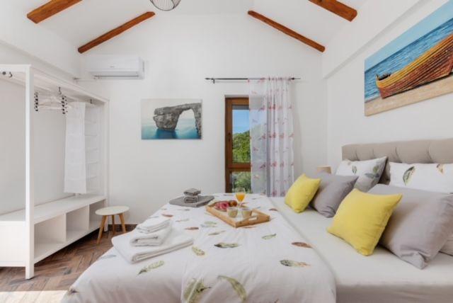 Image No.25-3 Bed Property for sale