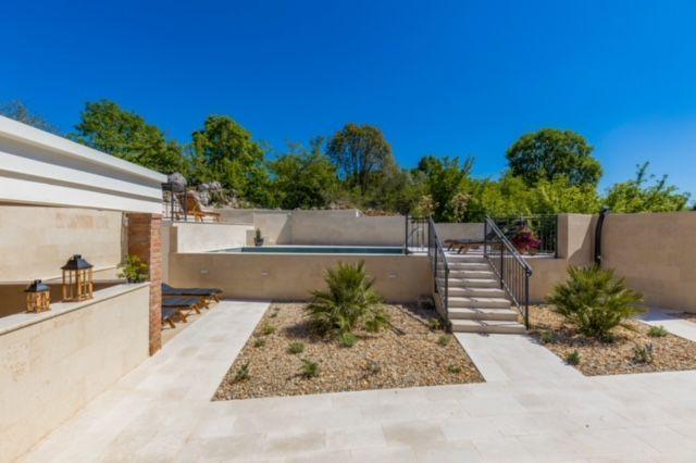 Image No.8-3 Bed Property for sale