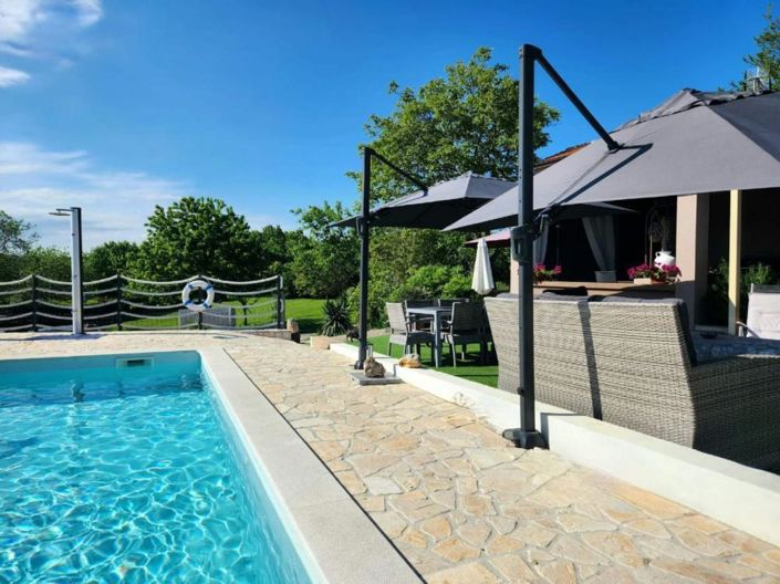 Image No.10-2 Bed Property for sale