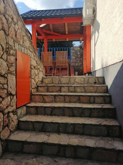 Image No.14-10 Bed Property for sale