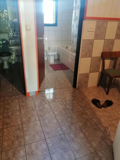 Image No.19-10 Bed Property for sale