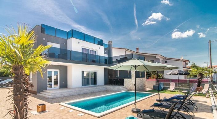 Image No.1-Propriété de 5 chambres à vendre à Ližnjan