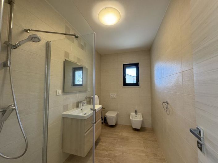 Image No.13-4 Bed Property for sale