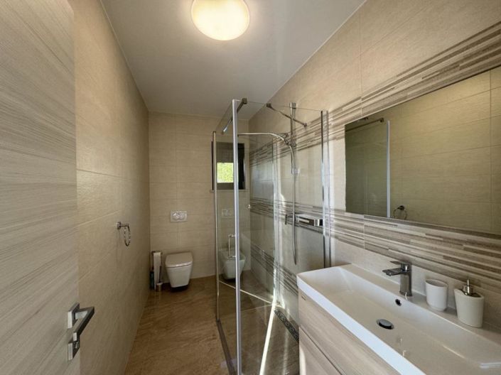 Image No.16-4 Bed Property for sale