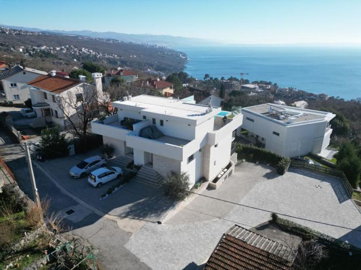 Image No.2-4 Bed Property for sale