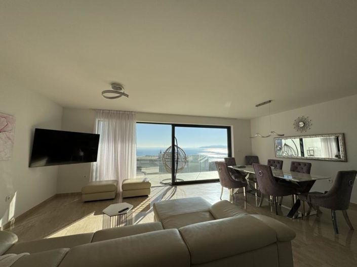 Image No.8-4 Bed Property for sale