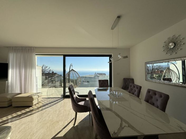 Image No.9-4 Bed Property for sale