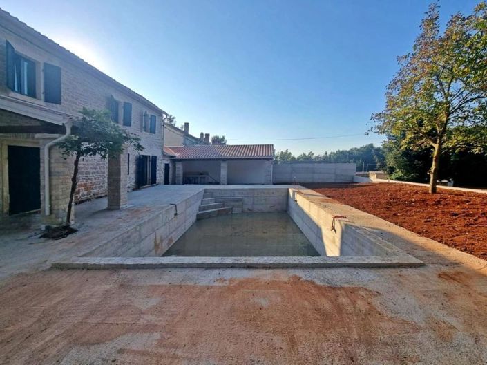 Image No.2-4 Bed Property for sale