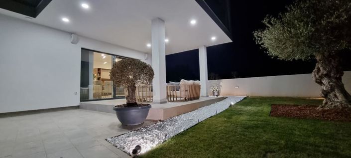 Image No.10-3 Bed Property for sale