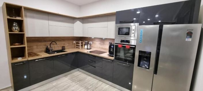 Image No.20-3 Bed Property for sale