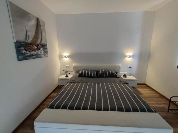 Image No.23-3 Bed Property for sale