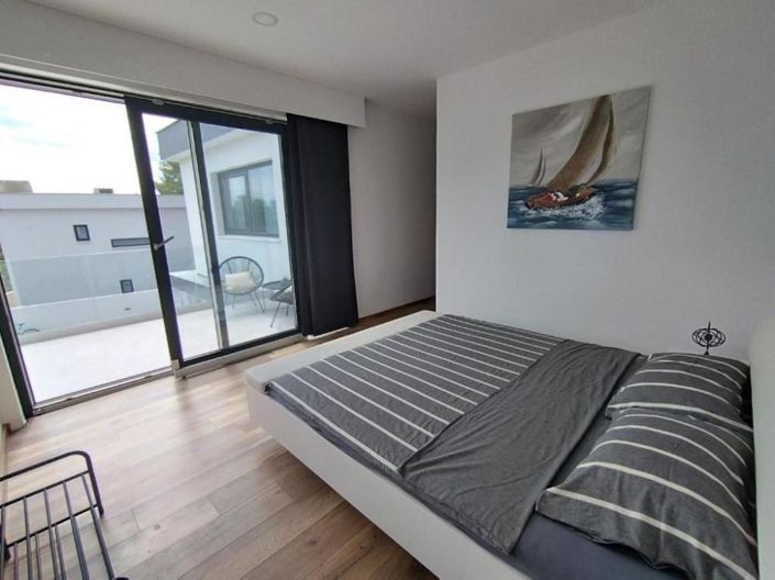 Image No.24-3 Bed Property for sale