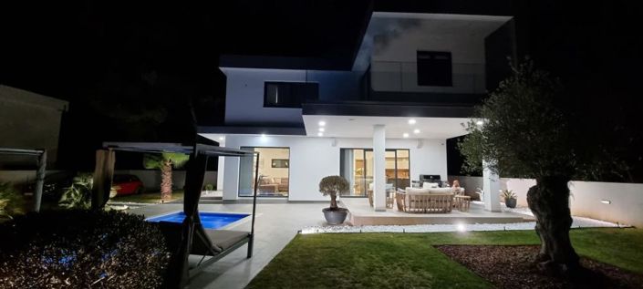 Image No.7-3 Bed Property for sale