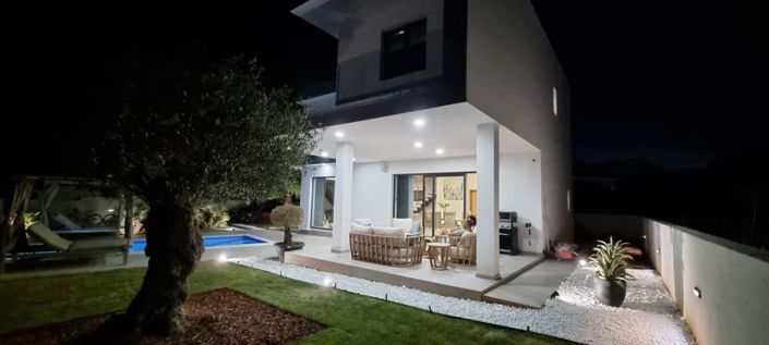 Image No.8-3 Bed Property for sale