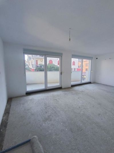 Image No.10-3 Bed Property for sale