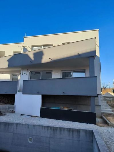 Image No.3-3 Bed Property for sale