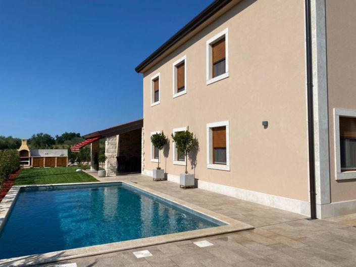 Image No.1-Propriété de 4 chambres à vendre à Croatie