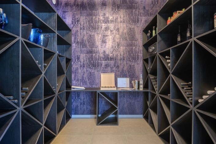 Image No.17-5 Bed Property for sale