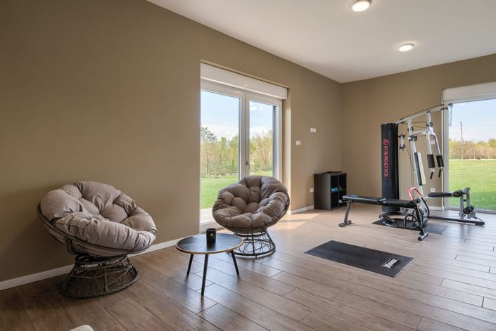 Image No.18-5 Bed Property for sale