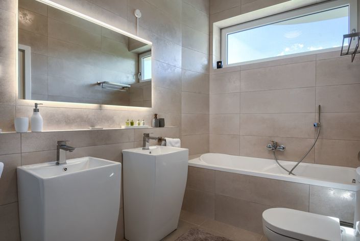 Image No.22-5 Bed Property for sale