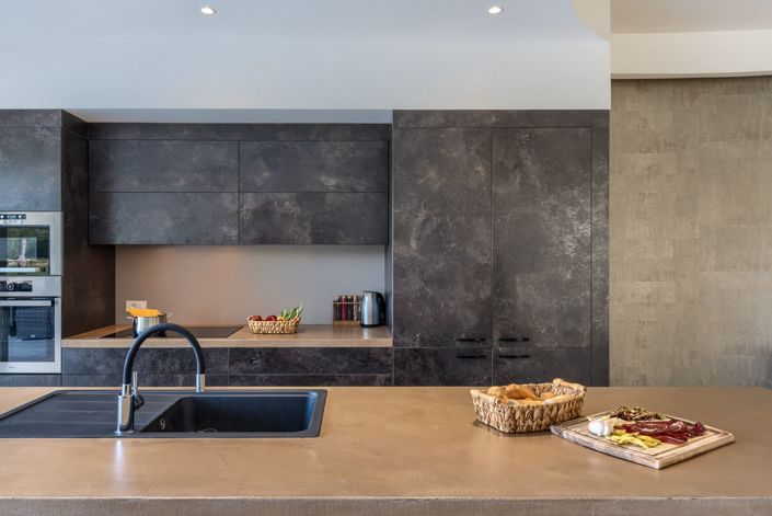 Image No.6-5 Bed Property for sale