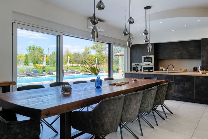 Image No.9-5 Bed Property for sale